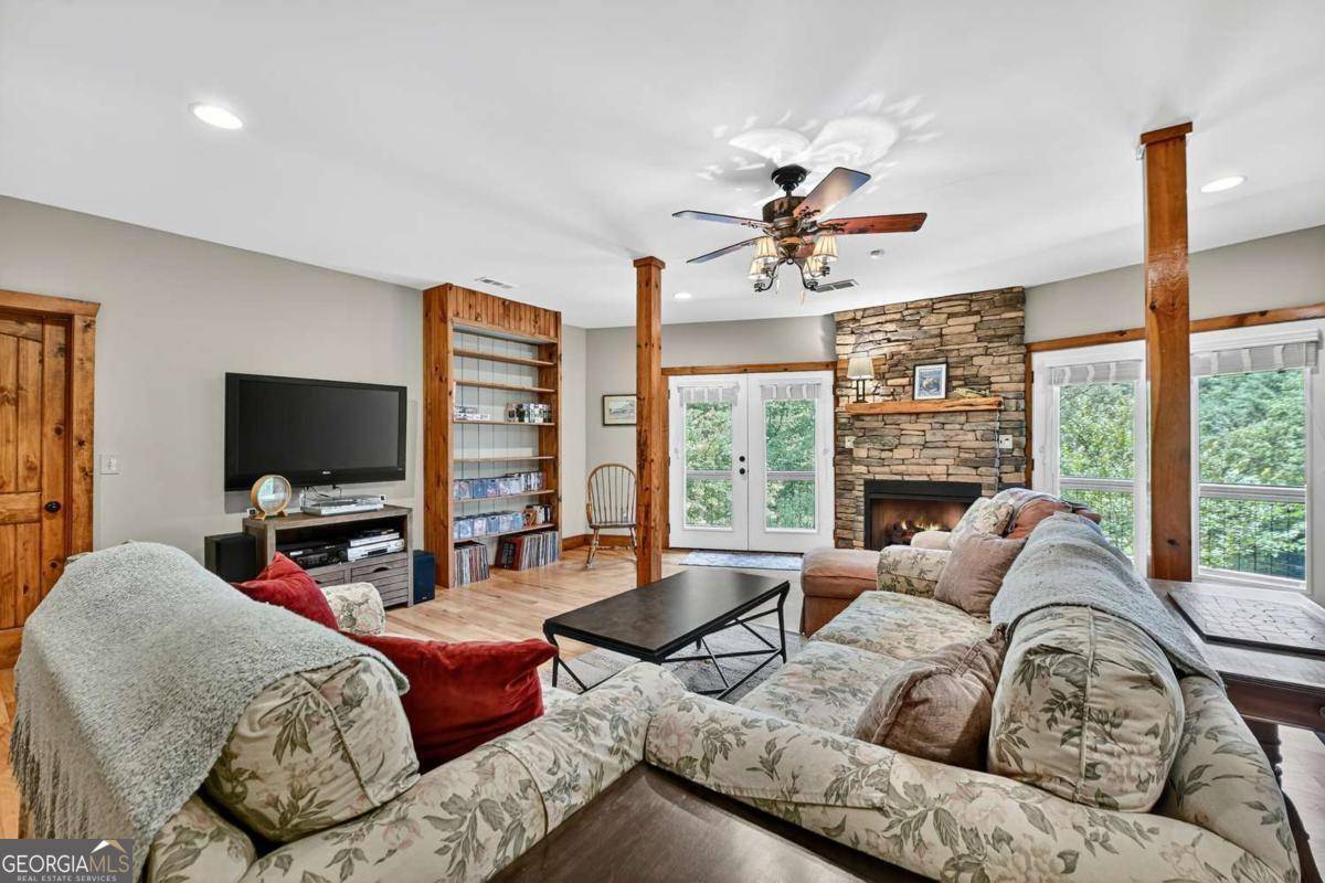 Mineral Bluff, GA 30559,588 Blackberry DR