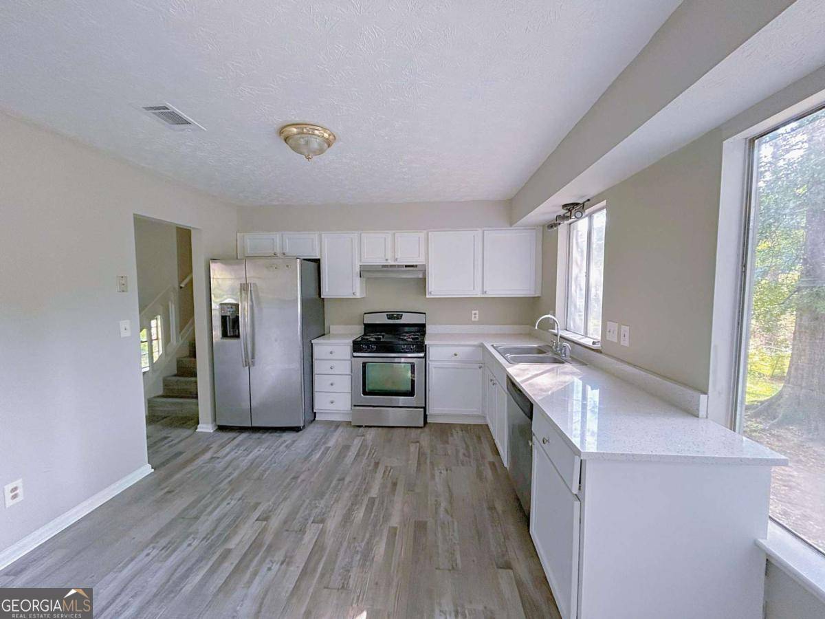 Stone Mountain, GA 30083,566 Aberdeen DR