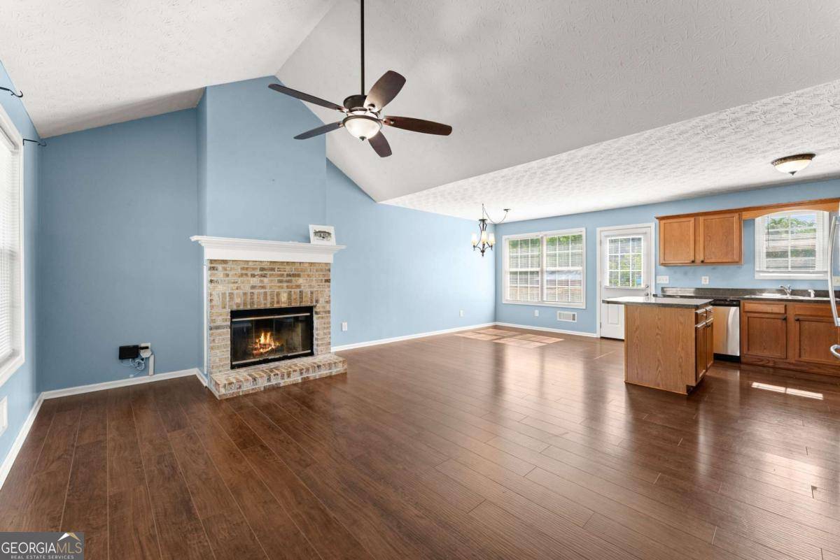 Dawsonville, GA 30534,291 Maple ST S