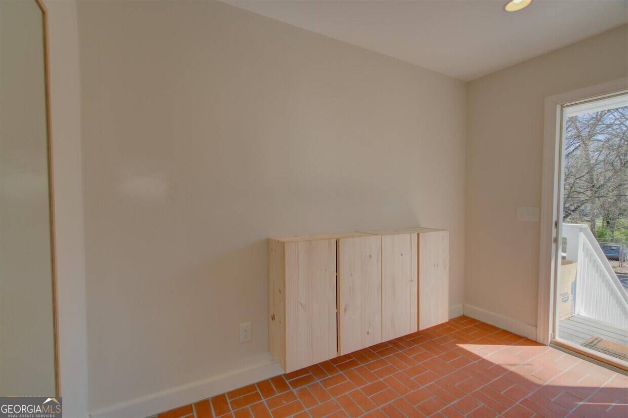 Atlanta, GA 30312,654 Schuyler AVE