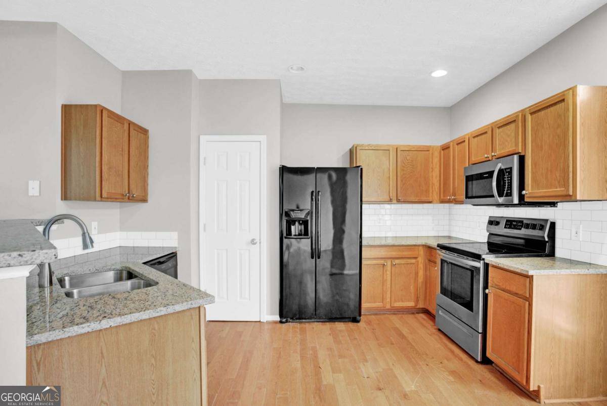 Woodstock, GA 30188,241 Village Square DR