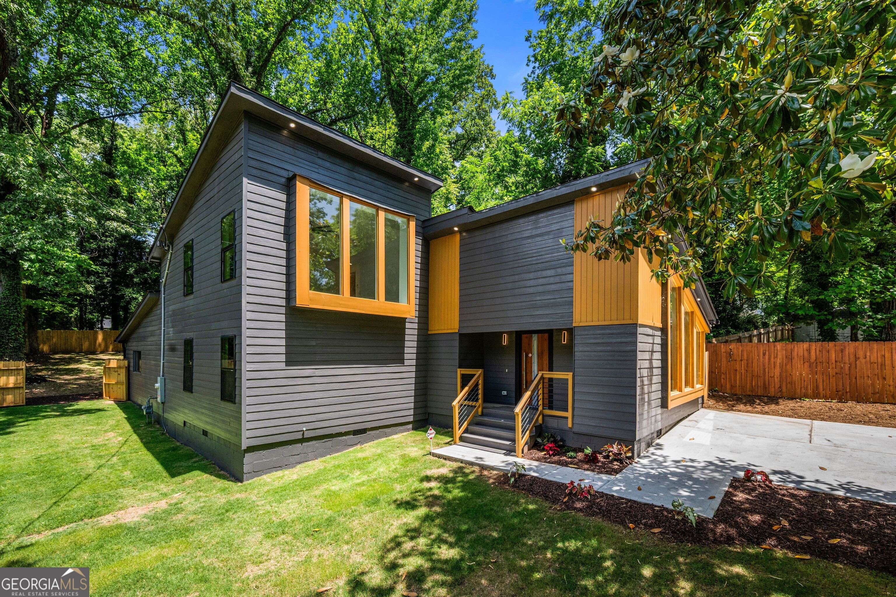 Atlanta, GA 30311,2155 Venetian DR SW
