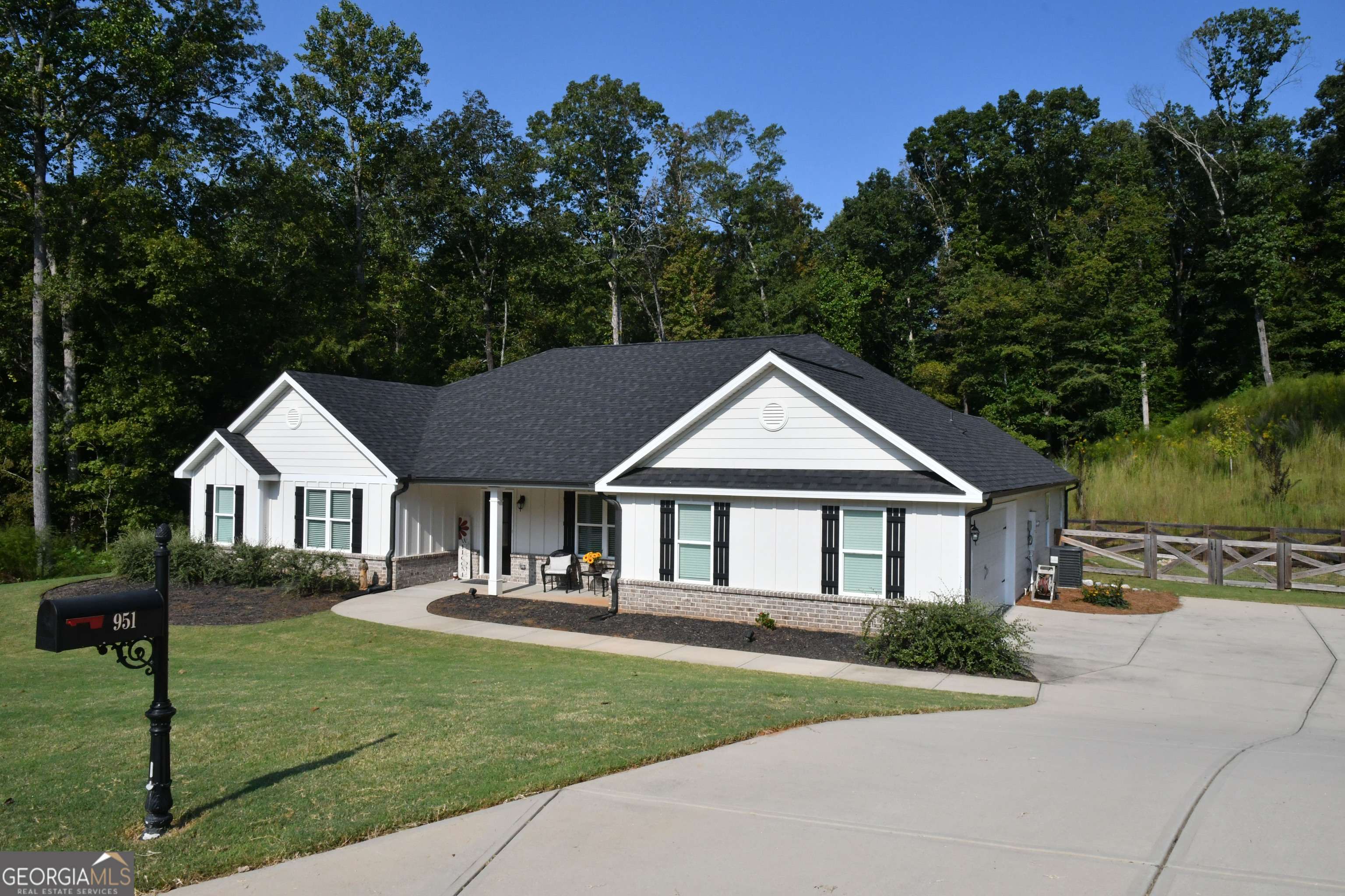 Commerce, GA 30529,951 Oconee LN
