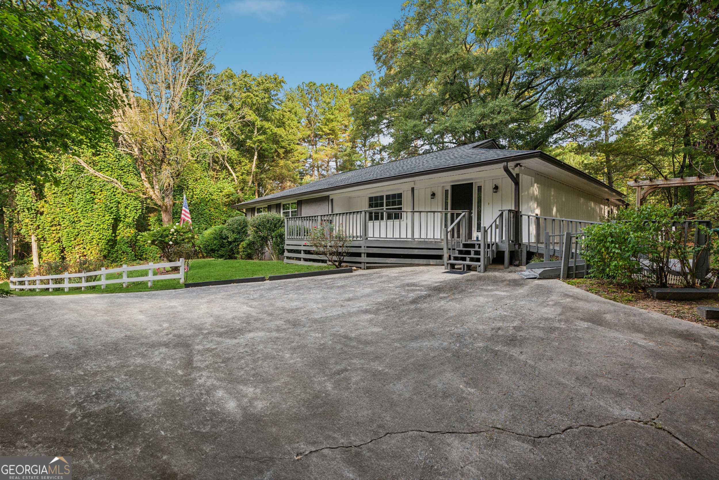 Waleska, GA 30183,6434 Reinhardt College Pkwy