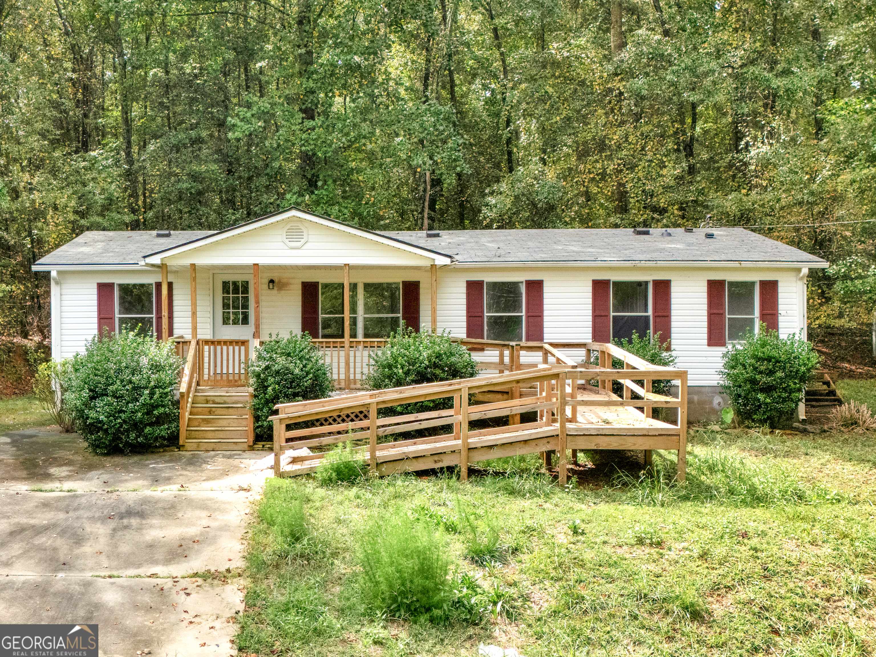 Lavonia, GA 30553,142 WATER OAK DELL DR