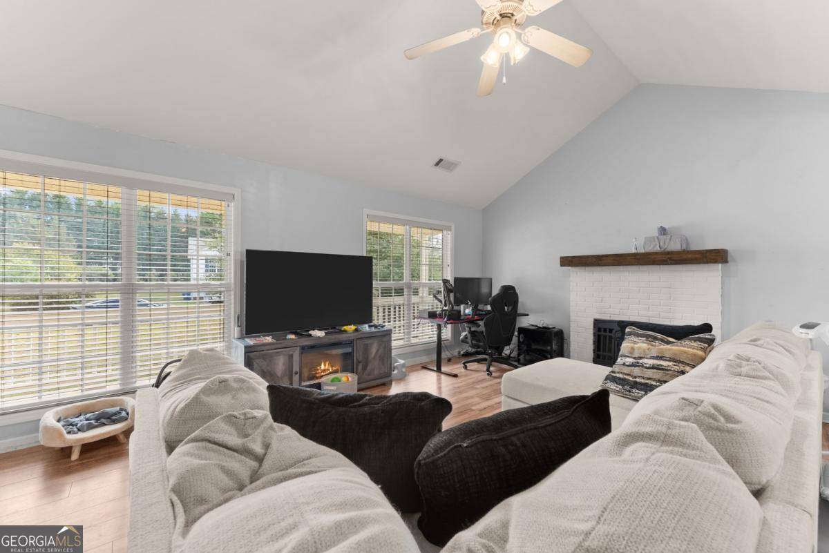 Winder, GA 30680,24 lays LN