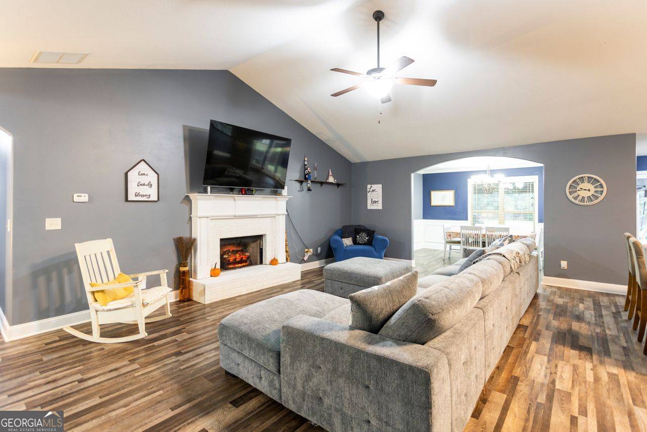 Monroe, GA 30655,304 Thoroughbred TRL