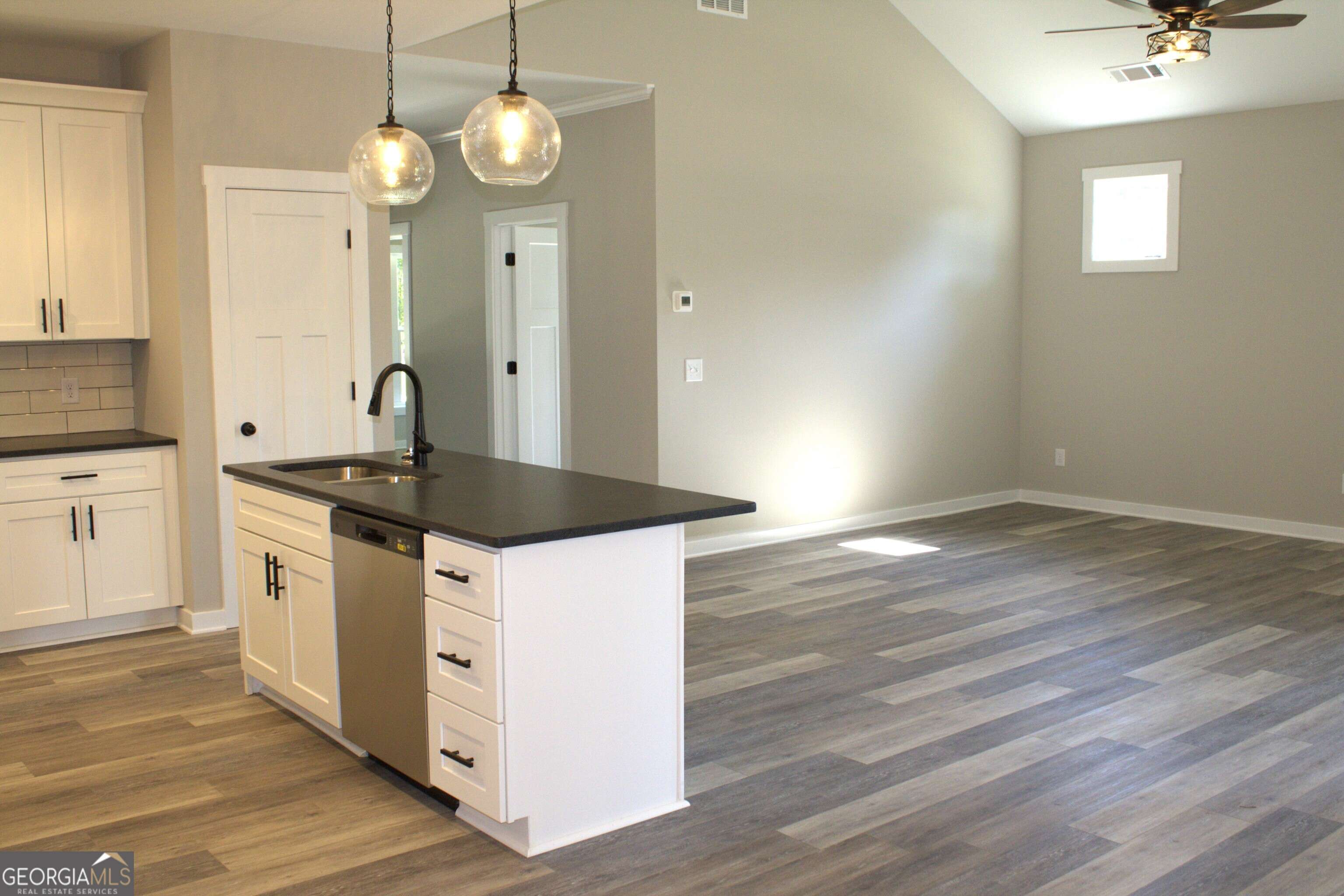 Hartwell, GA 30643,17 Fairview Station