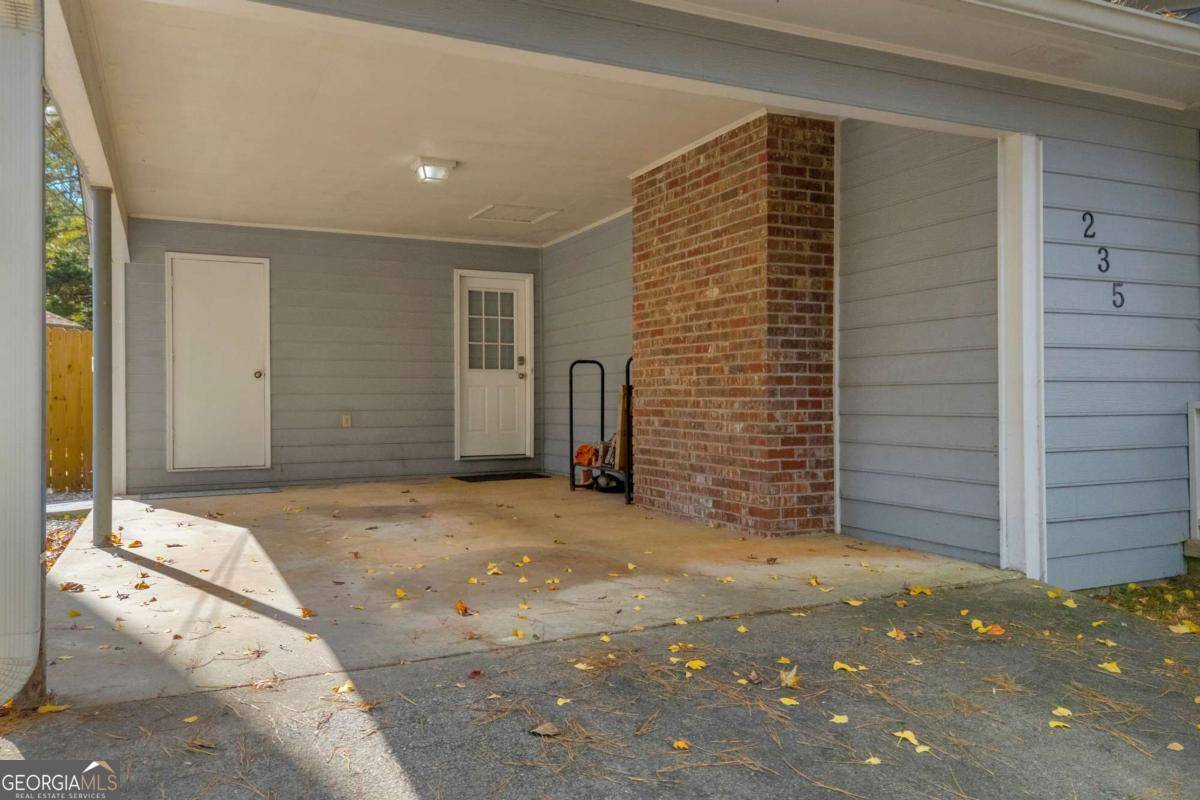 Athens, GA 30606,235 Round Table RD