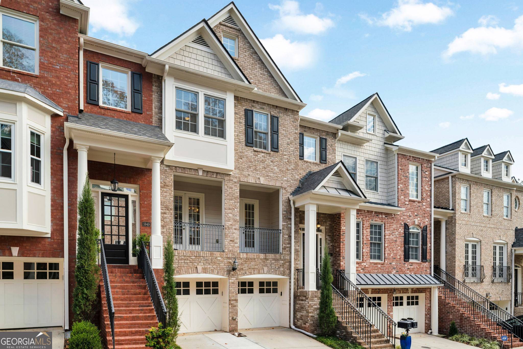 Atlanta, GA 30328,5945 Reddington WAY