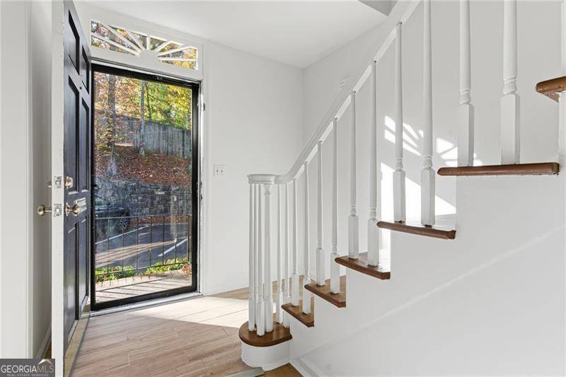 Sandy Springs, GA 30328,6520 Roswell RD #79