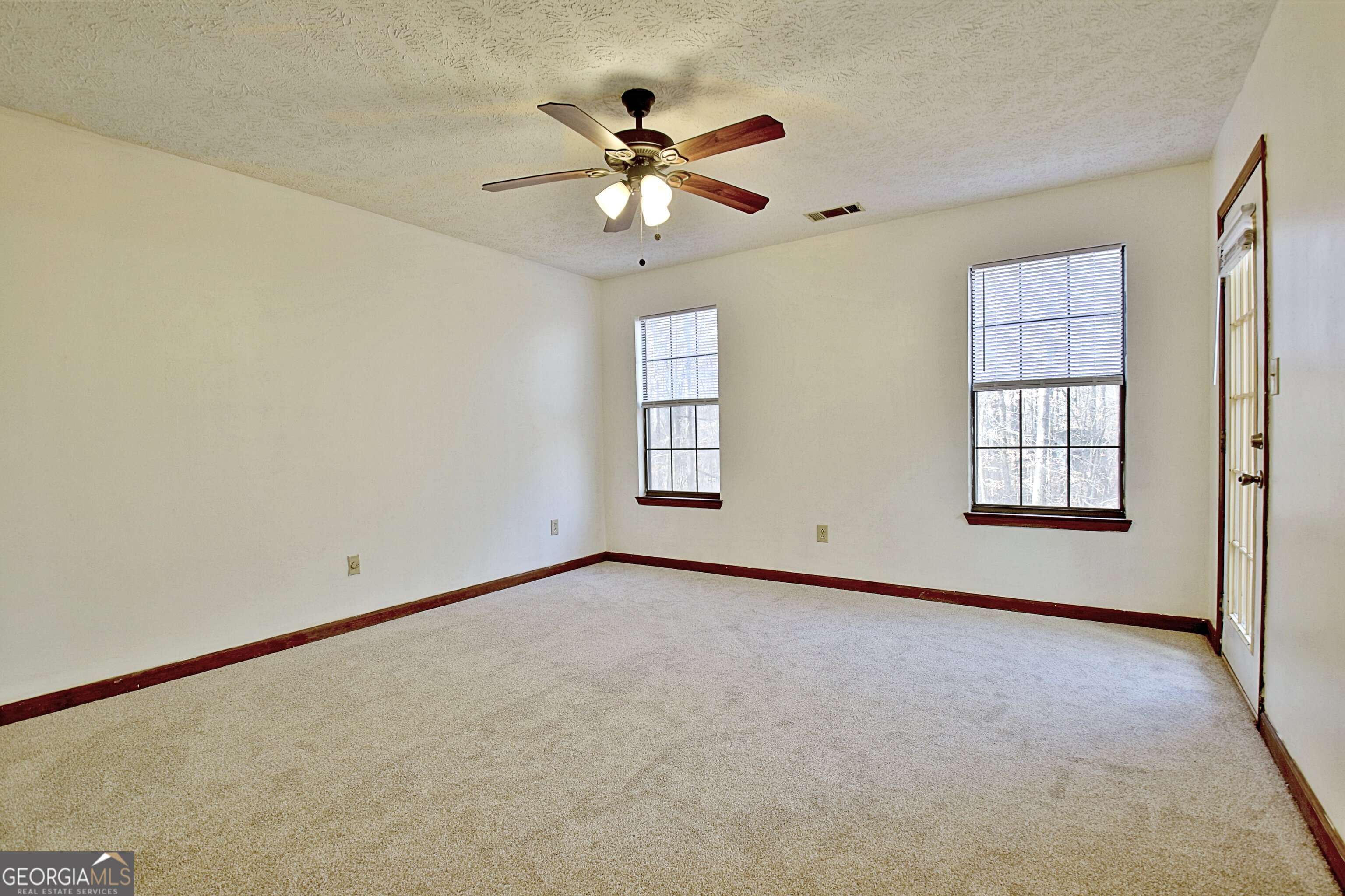 Senoia, GA 30276,255 Loneoak DR