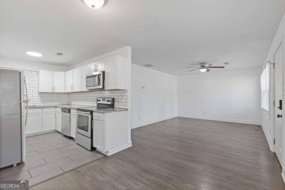 Atlanta, GA 30318,433 W Lake AVE NW