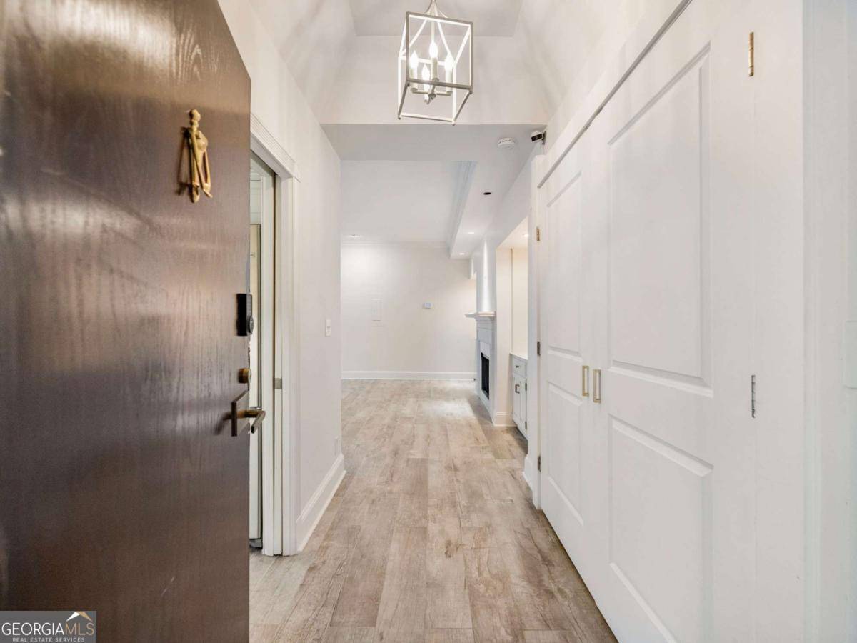 Atlanta, GA 30319,3636 Peachtree RD NE #405