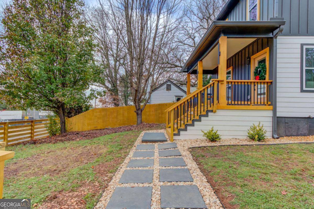 Atlanta, GA 30317,1902 Memorial DR SE