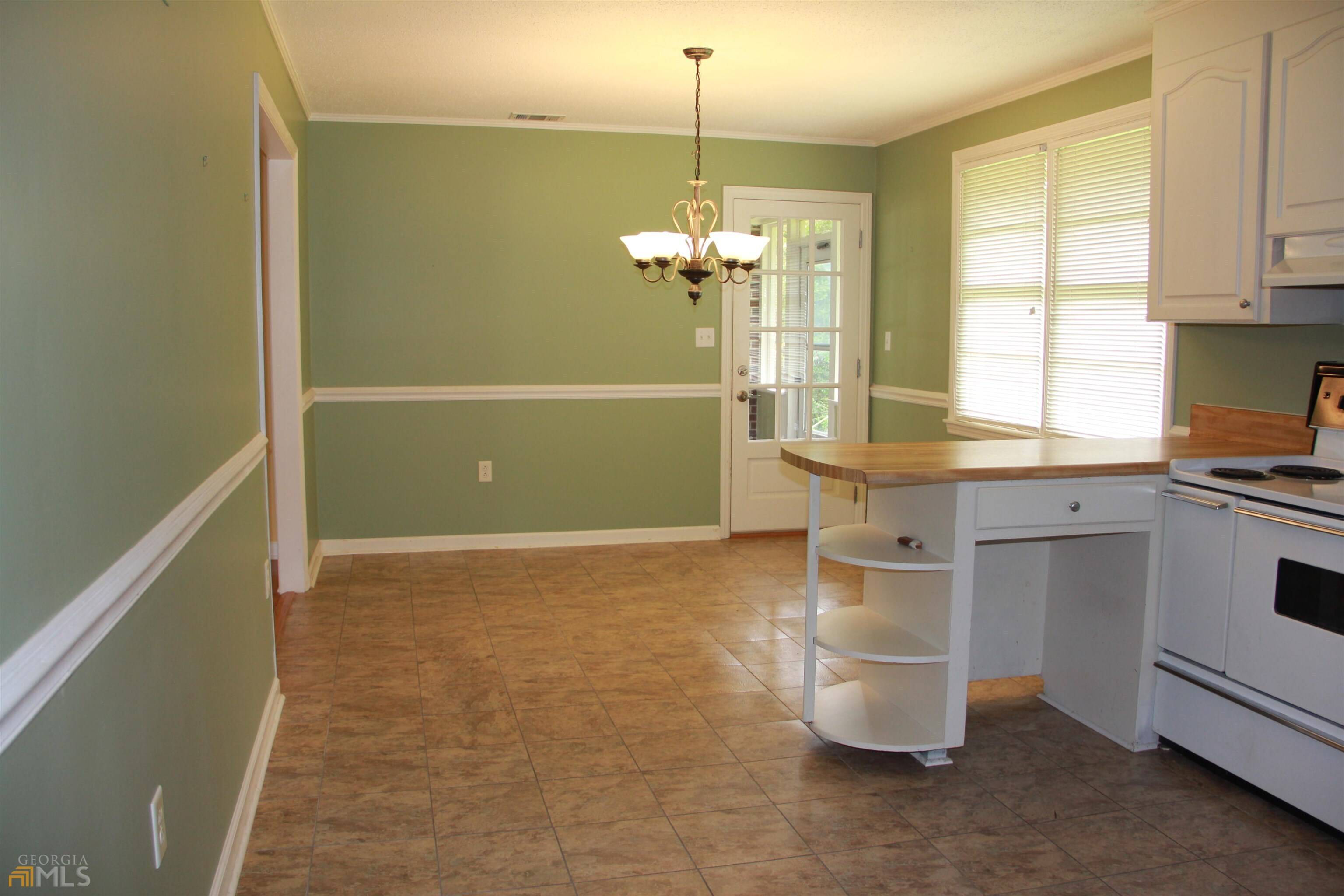 Claxton, GA 30417,102 Pine ST