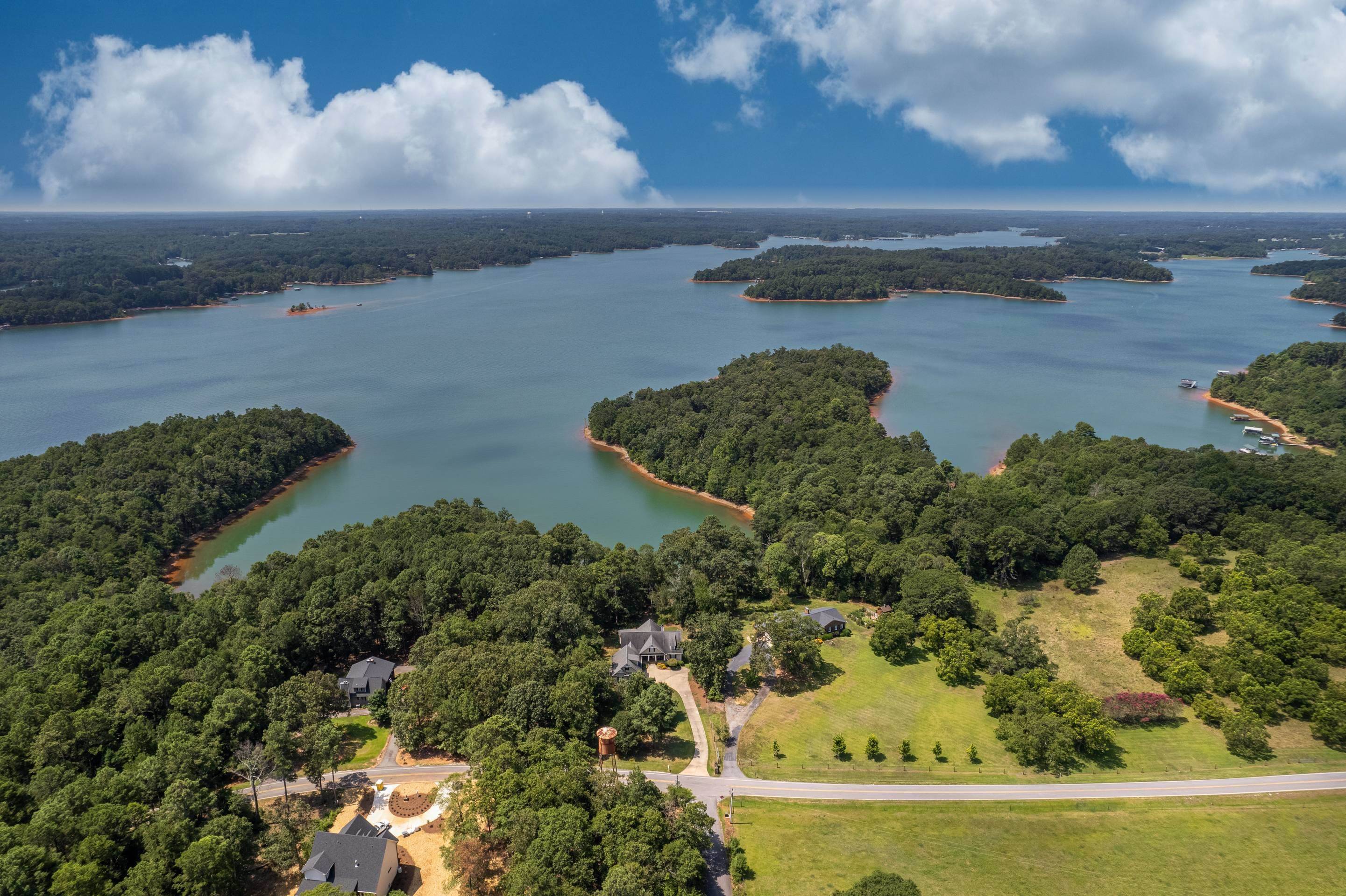Hartwell, GA 30643,1518 Yacht Club RD
