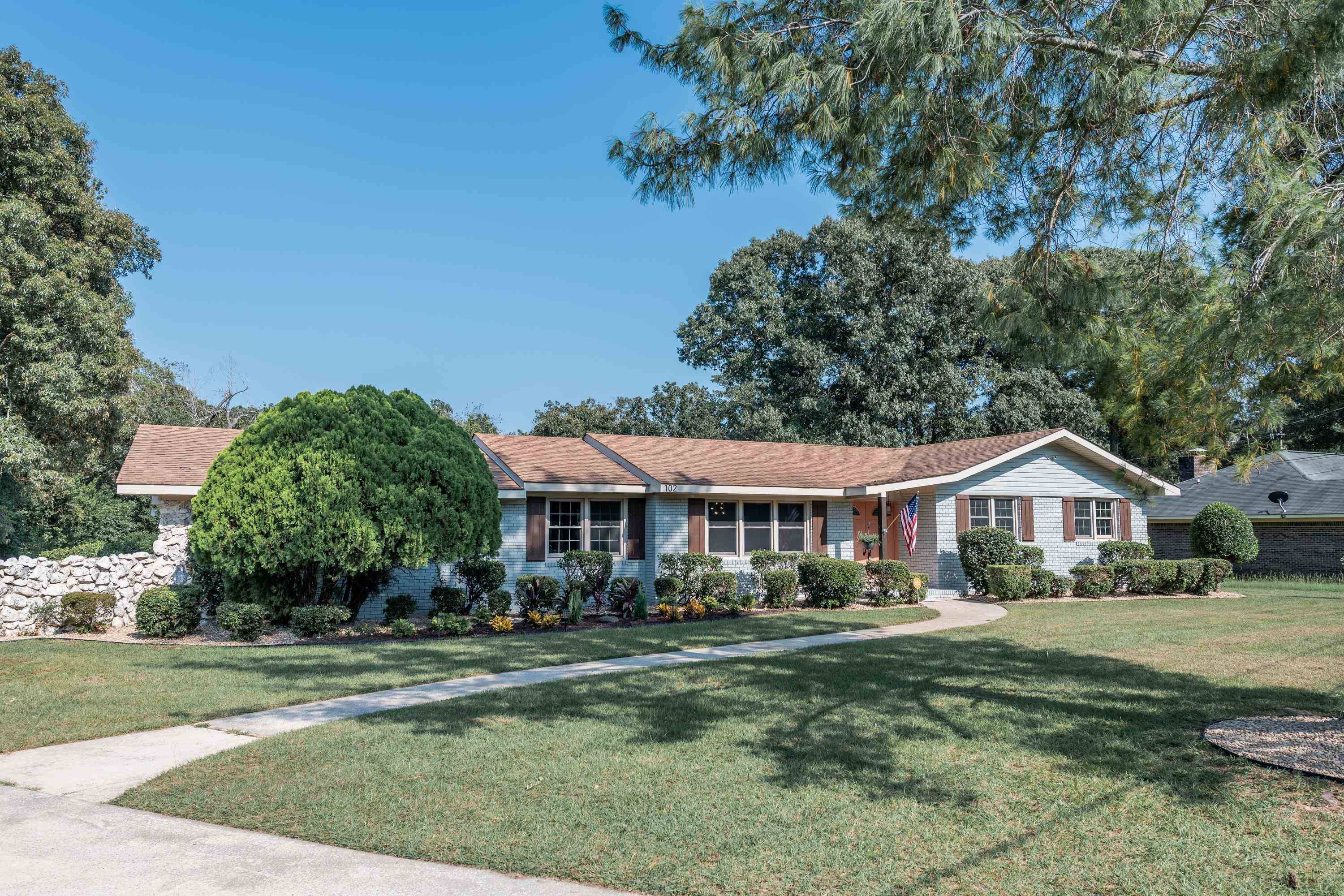 Warner Robins, GA 31093,102 Gilchrist DR