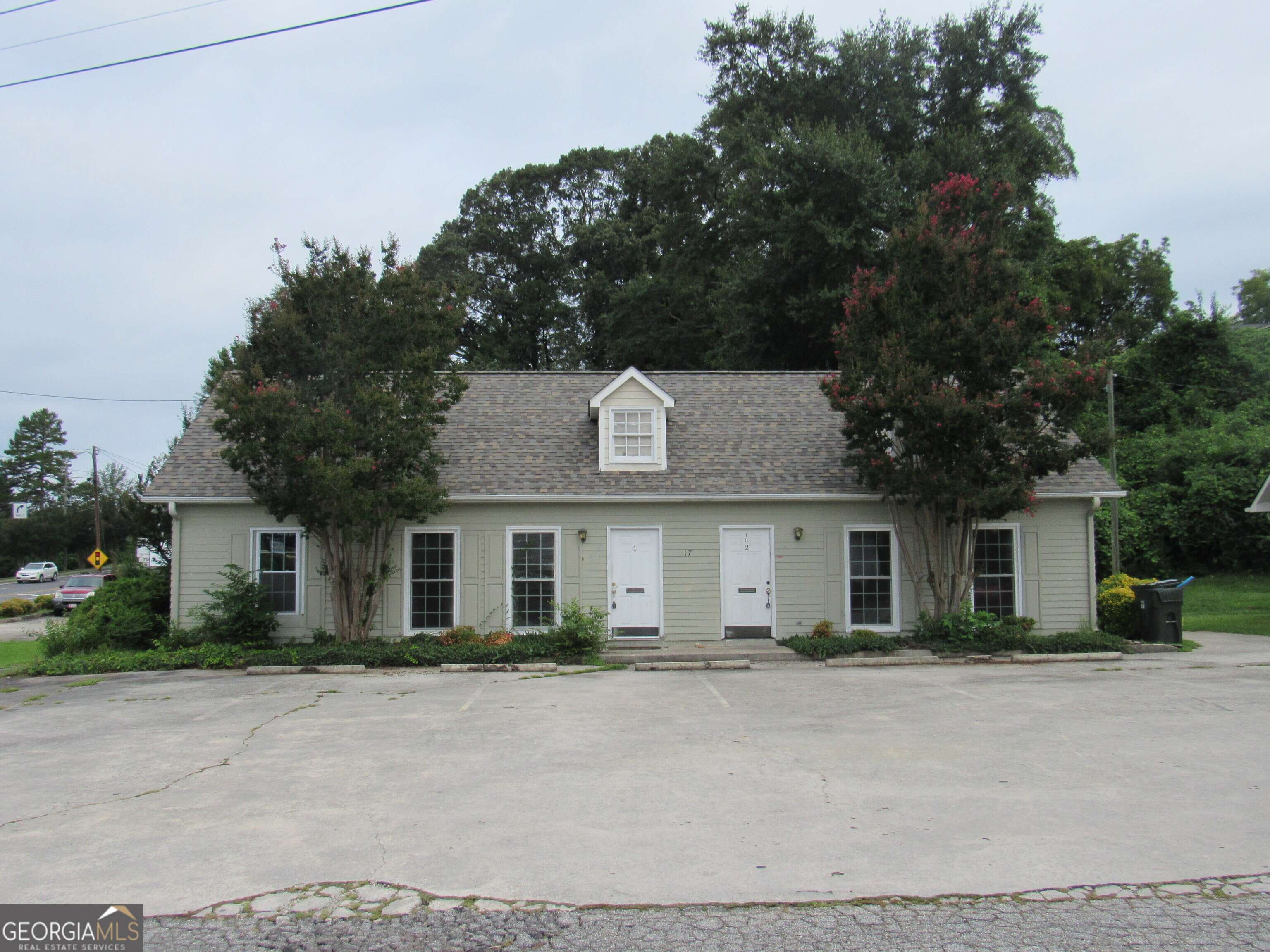 Toccoa, GA 30577,17 Wall Street