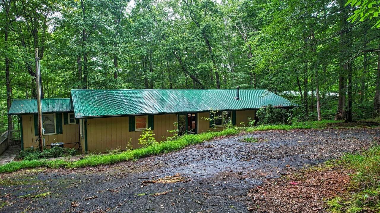 Hiawassee, GA 30546,4628 Jones Gap