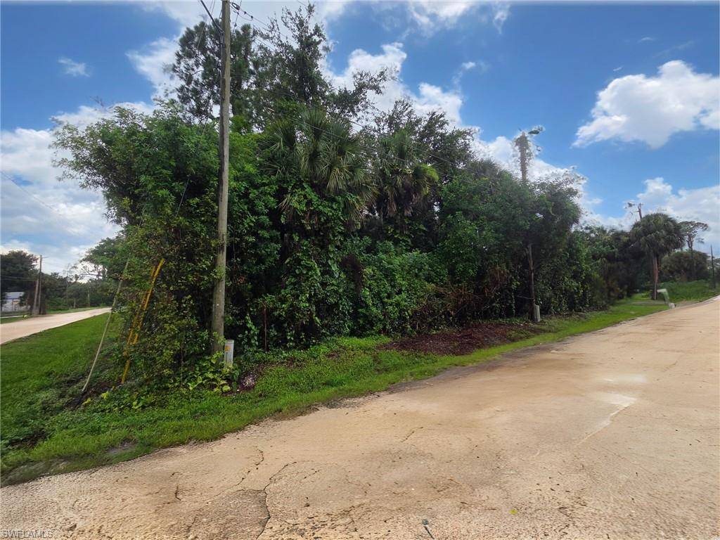 North Fort Myers, FL 33903,523 San Jose ST