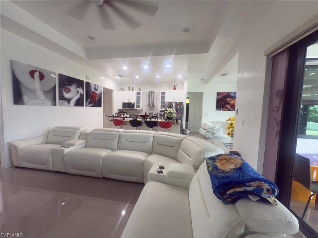 Cape Coral, FL 33991,943 SW 15th PL