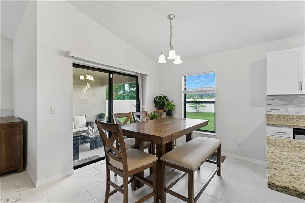 Cape Coral, FL 33991,221 SW 13th CT