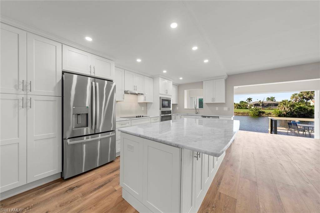 Sanibel, FL 33957,1610 Middle Gulf DR #C2