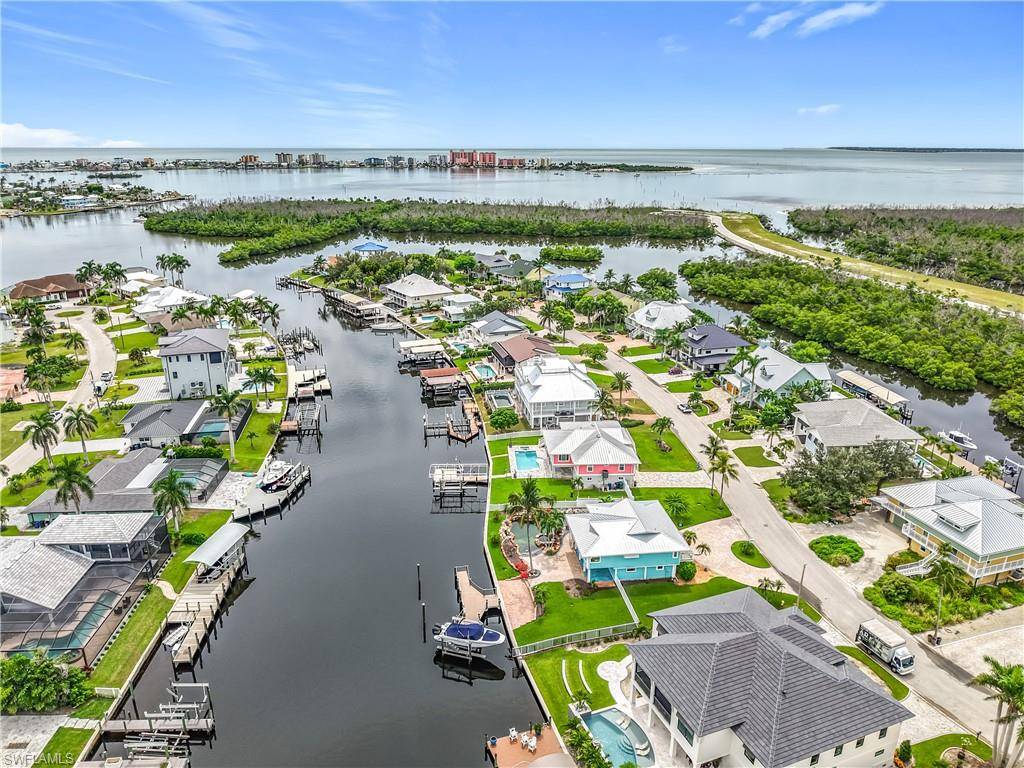 Fort Myers Beach, FL 33931,18443 Deep Passage LN