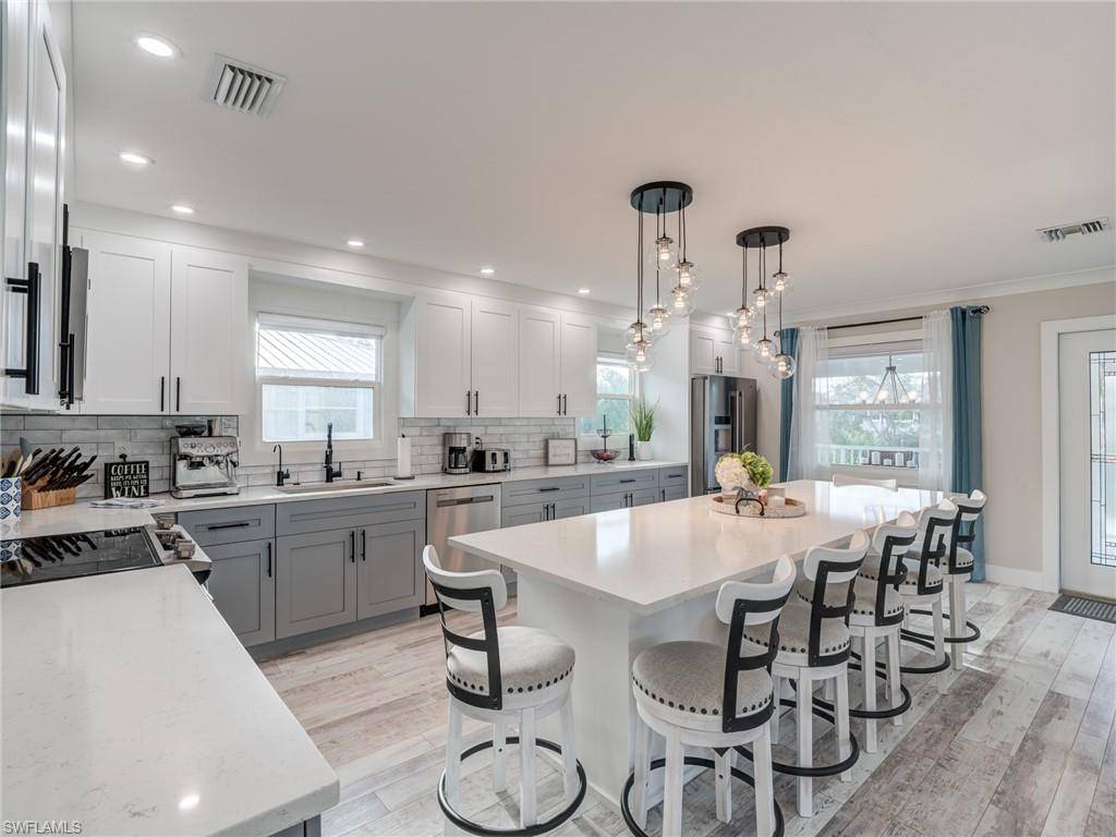 Fort Myers Beach, FL 33931,911 North ST