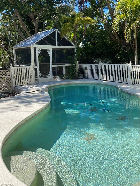 Sanibel, FL 33957,567 Rabbit RD