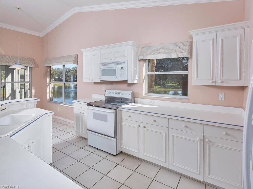 Bonita Springs, FL 34134,24778 Lakemont Cove LN #202