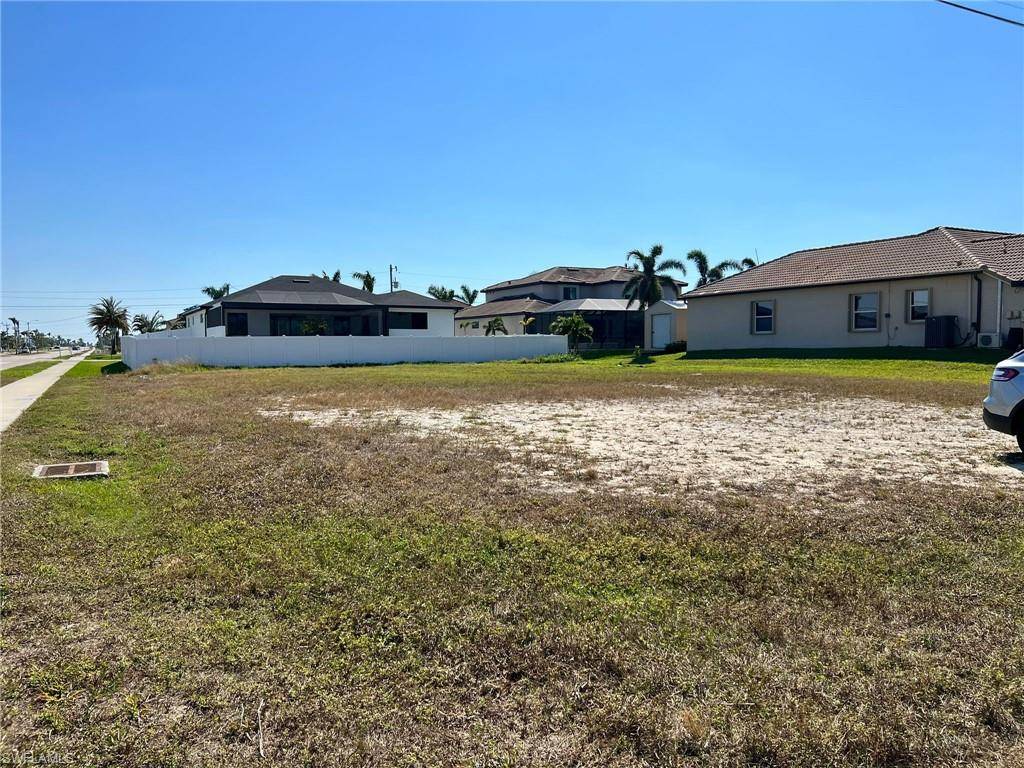 Cape Coral, FL 33914,2736 SW 42nd LN