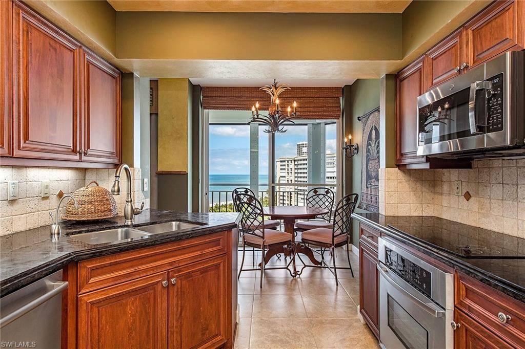 Naples, FL 34103,4255 Gulf Shore BLVD N #1206