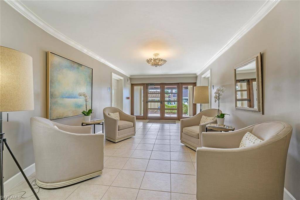 Naples, FL 34103,2600 Gulf Shore BLVD N #25