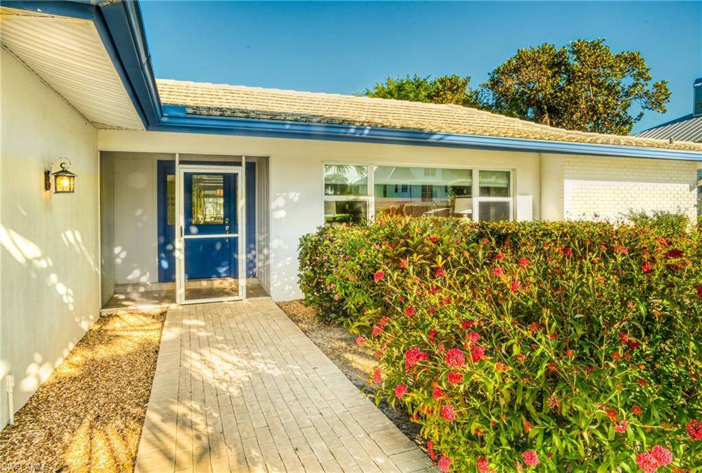 Sanibel, FL 33957,244 Palm Lake DR