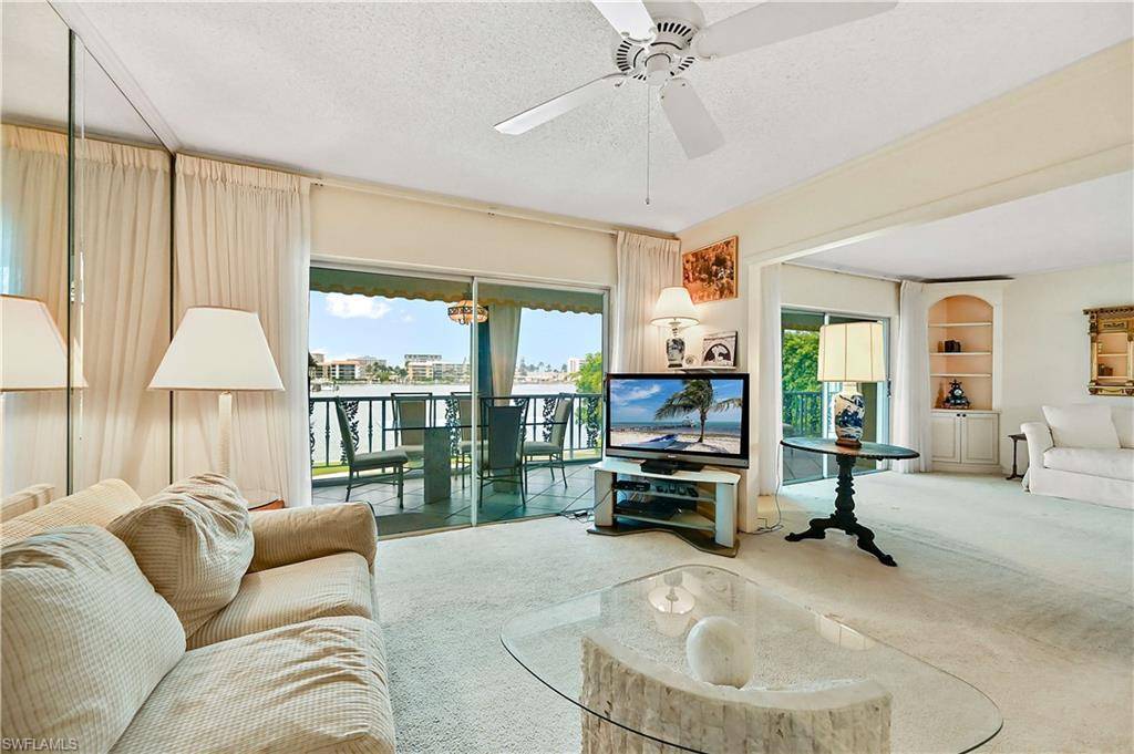 Naples, FL 34103,383 Harbour DR #211