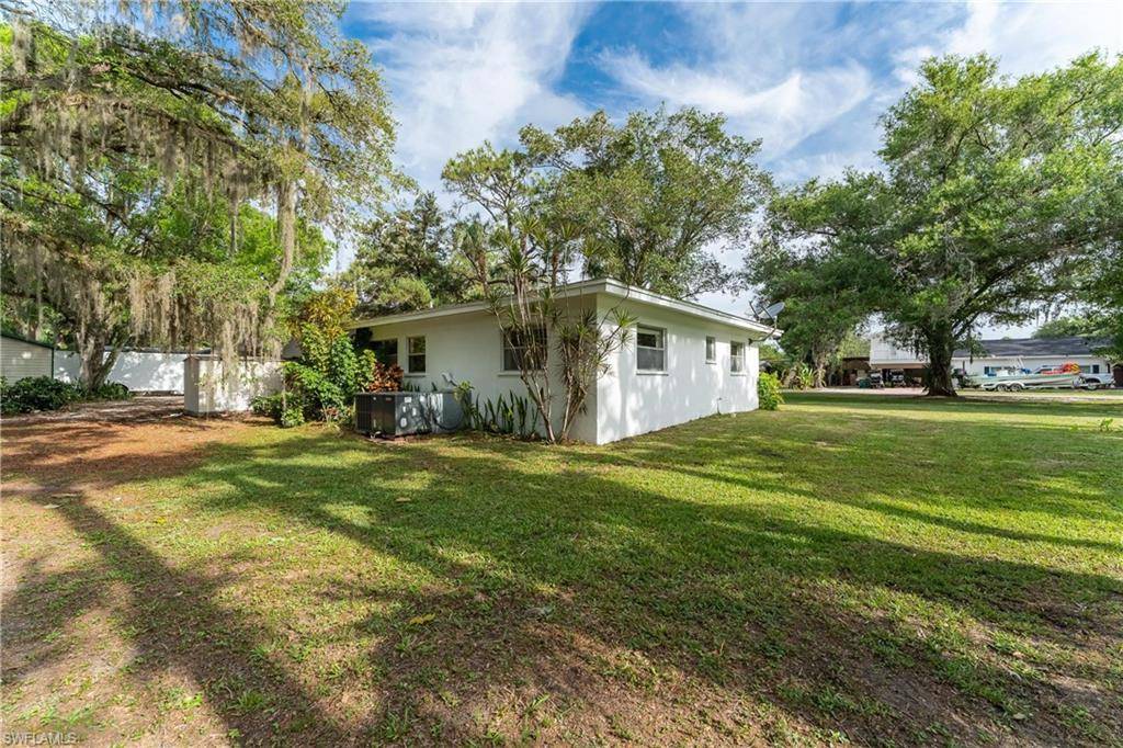 Labelle, FL 33935,439 6th AVE