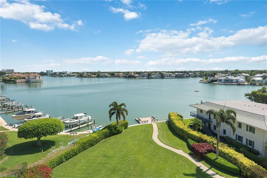 Naples, FL 34103,3420 Gulf Shore BLVD N #62