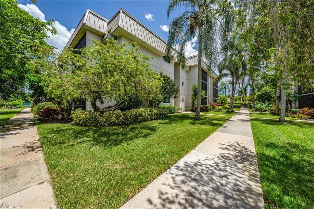 Naples, FL 34103,788 Park Shore DR #B25