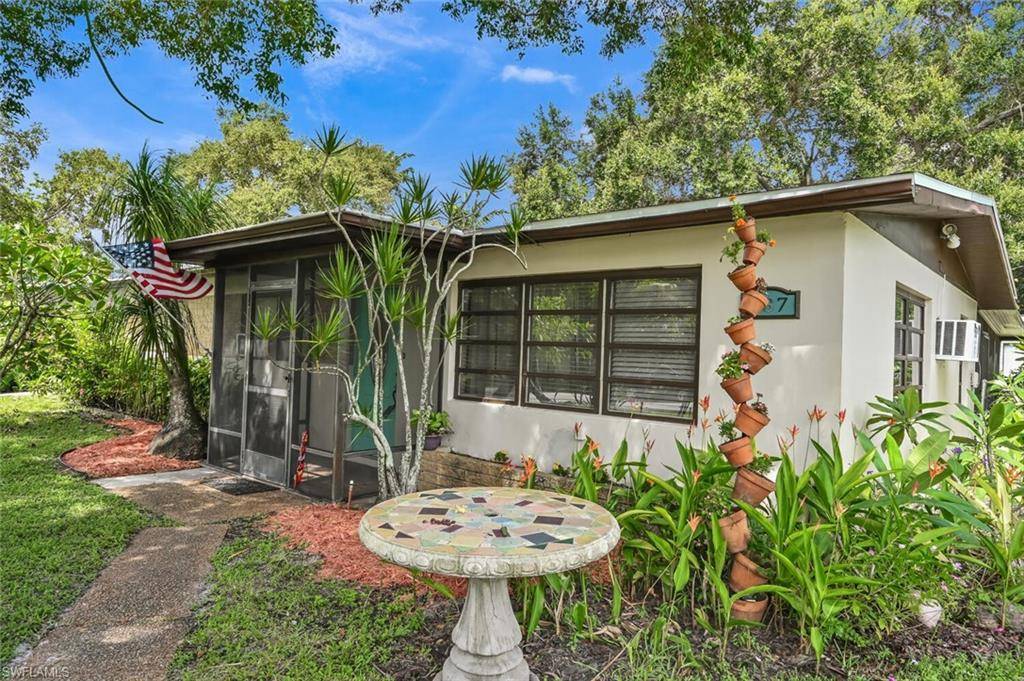 Naples, FL 34104,837 Coconut CIR W