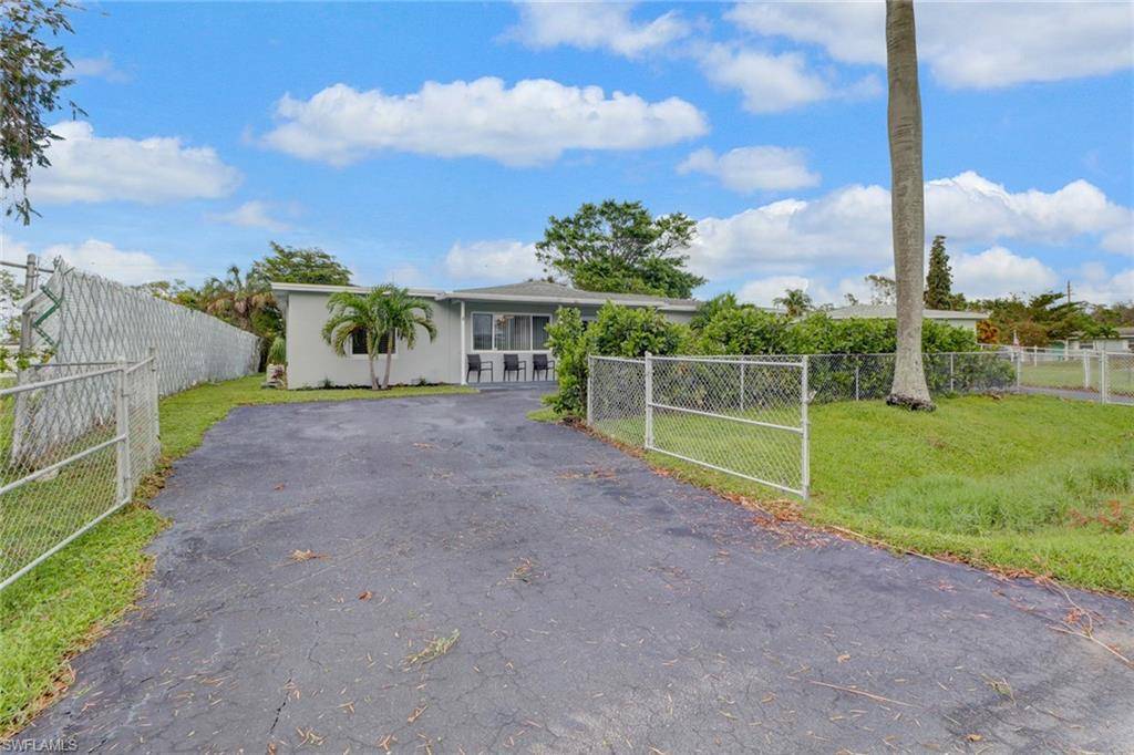 Naples, FL 34104,883 Coconut CIR E