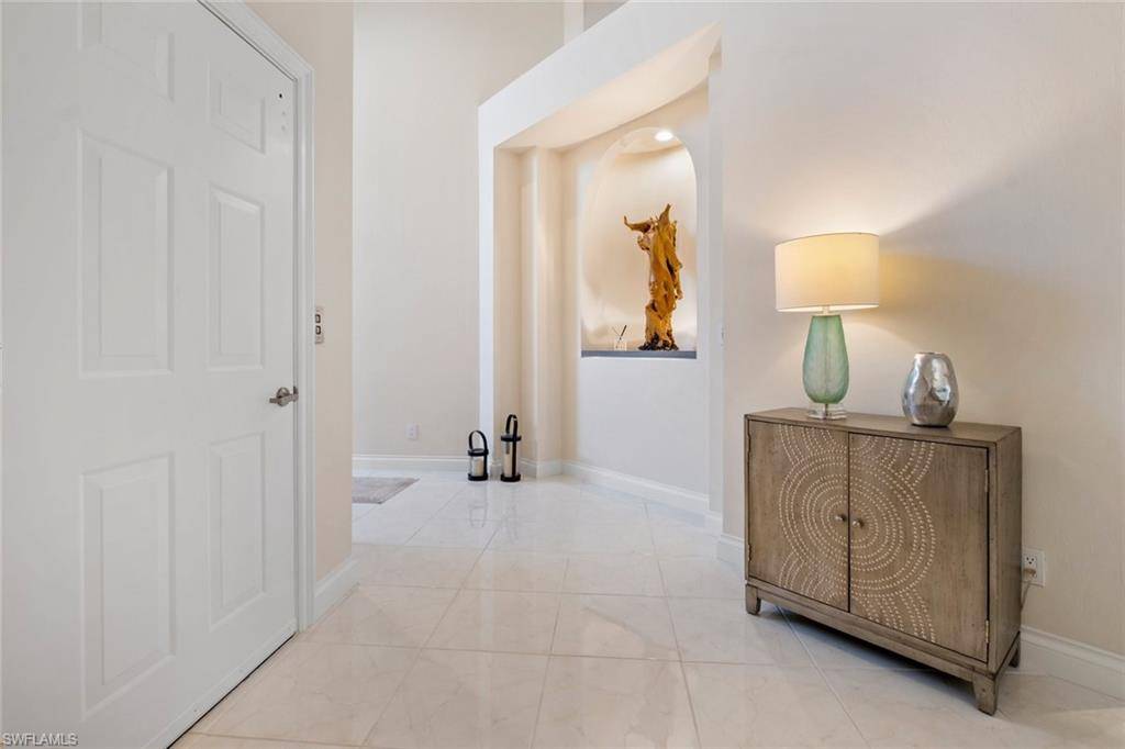 Naples, FL 34103,211 Colonade CIR #1903