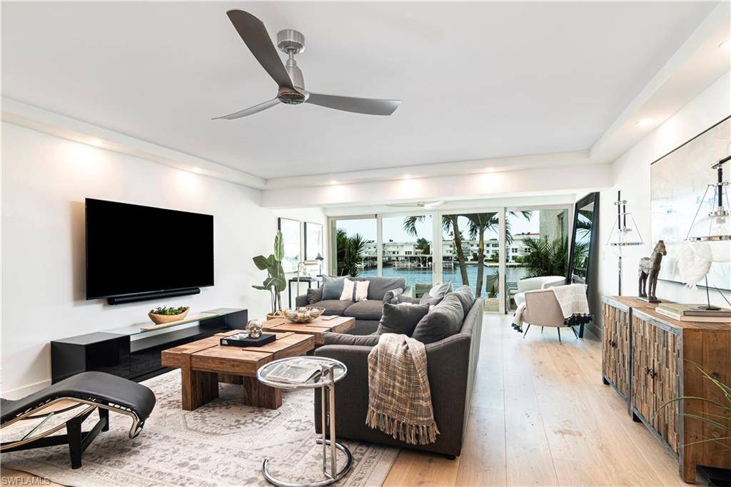 Naples, FL 34102,800 River Point DR #212