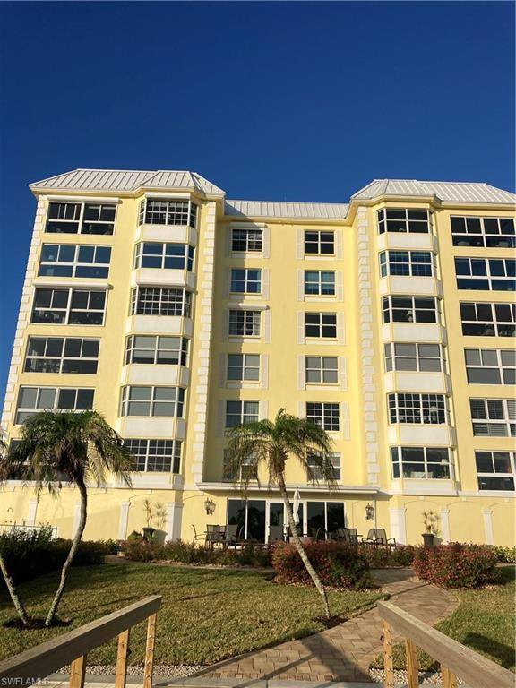 Naples, FL 34102,1900 Gulf Shore BLVD N #105