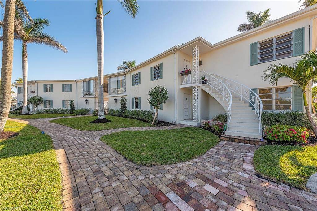 Naples, FL 34102,1568 Gulf Shore BLVD N #4