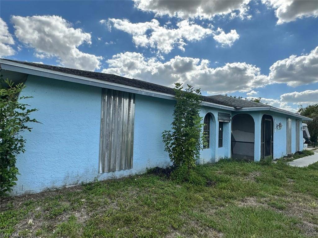 Lehigh Acres, FL 33936,228 Punta Alta CT