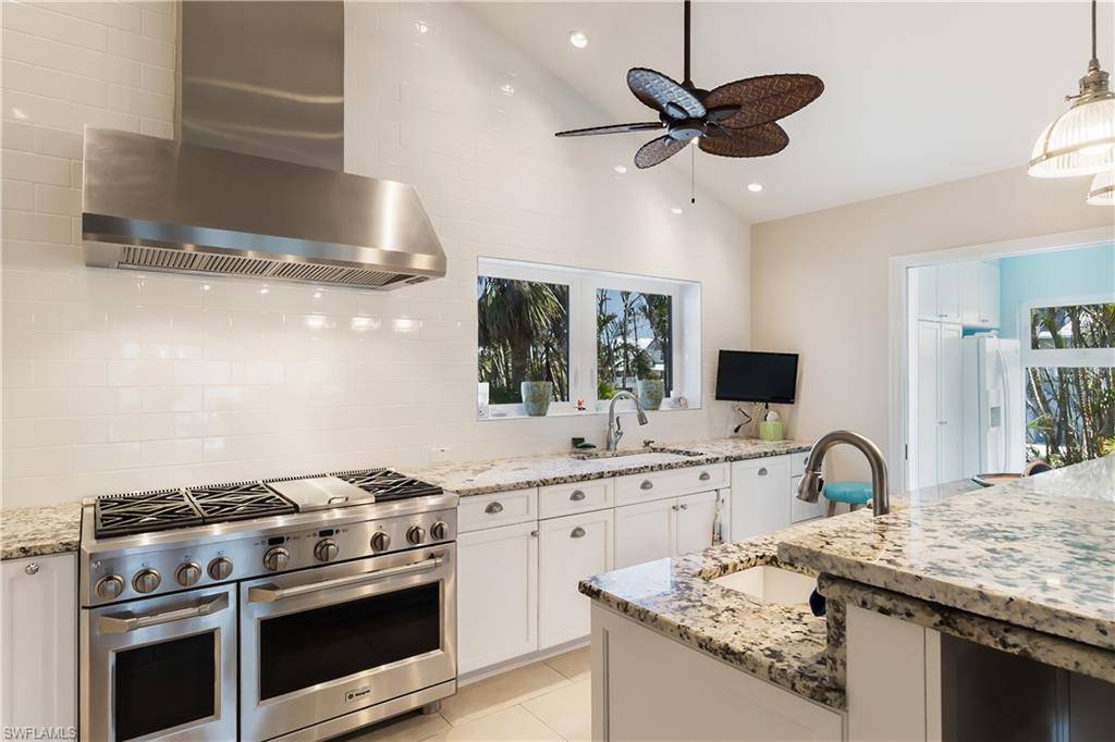 Sanibel, FL 33957,450 Sea Walk CT