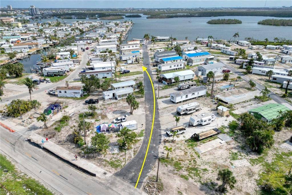 Fort Myers Beach, FL 33931,11 Helen LN