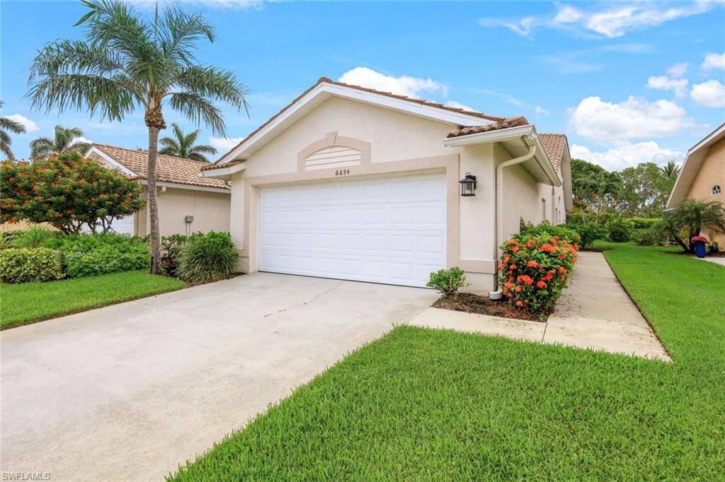 Naples, FL 34113,6654 Castlelawn PL #8